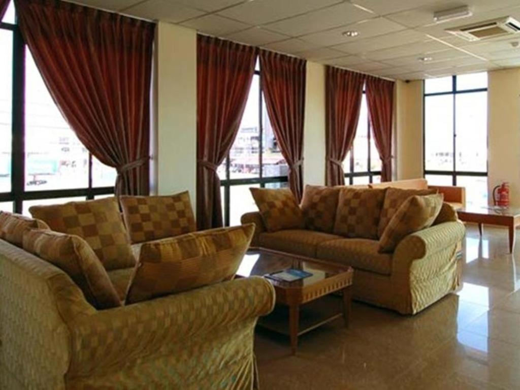 فندق أريستو آت بوتاتان كوتا كينابالو المظهر الخارجي الصورة